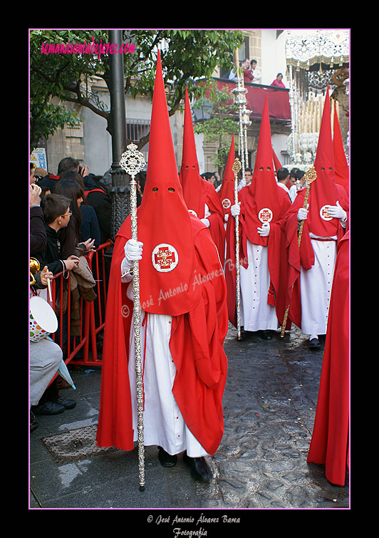 Nazarenos de la Hermandad de la Sagrada Cena