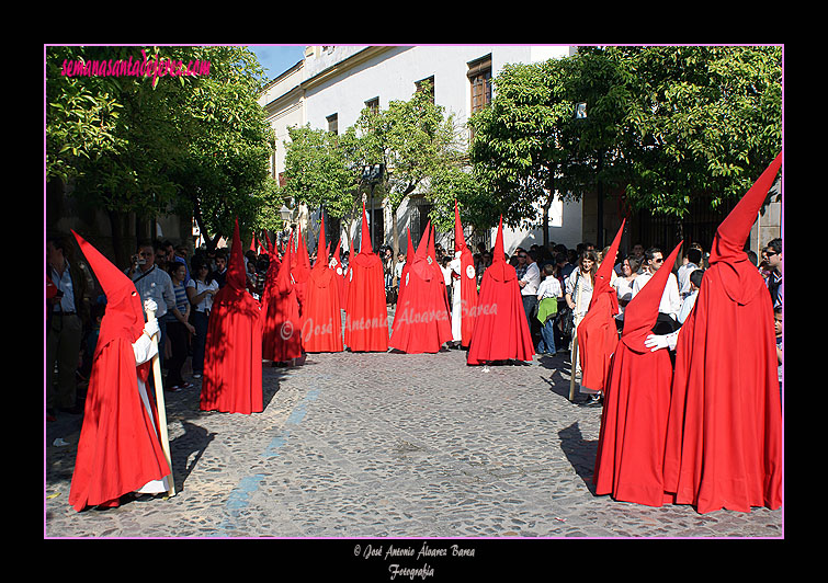 Nazarenos de la Hermandad de la Sagrada Cena