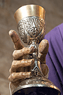 Mano derecha del Señor de la Sagrada Cena con el Cáliz