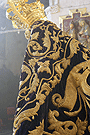 Detalle de los bordados del manto de salida de Santa María de la Paz