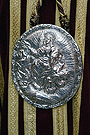 Medallón del Pertiguero del Cuerpo de Acólitos del Paso de Palio de la Hermandad de la Sagrada Cena