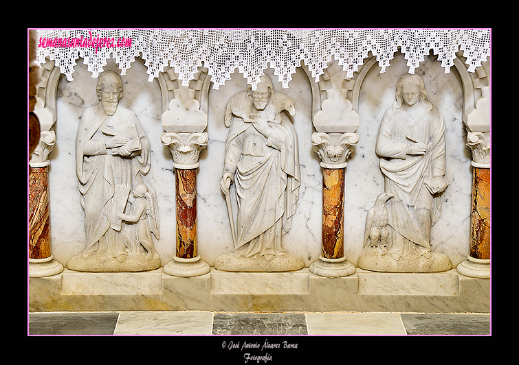 Detalle de la mesa del templete neomedieval (Capilla del Sagrario - Santa Iglesia Catedral)