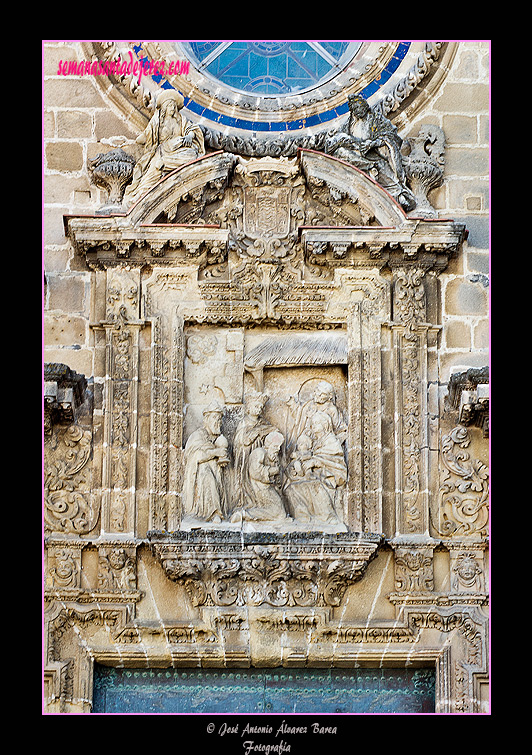 Altorrelieve de la Epifanía (Puerta izquierda de la fachada principal de la Santa Iglesia Catedral)