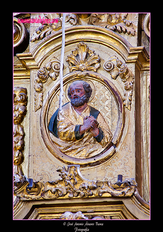 Detalle del ático del retablo del Cristo de la Viga (Santa Iglesia Catedral)