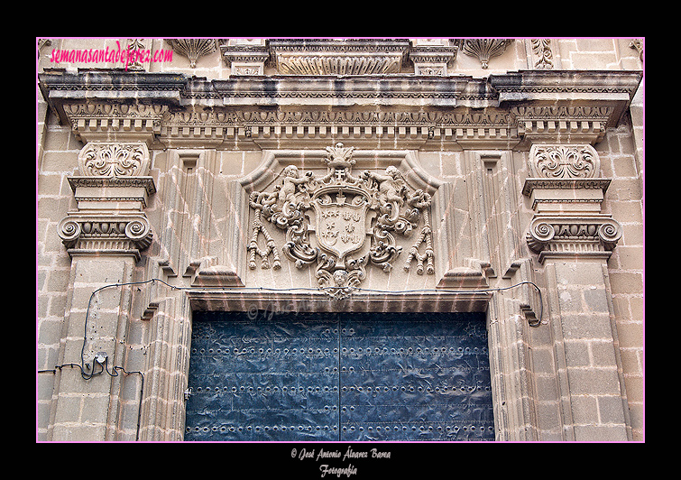 Dintel de la portada de la Visitación de la Santa Iglesia Catedral