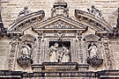 Frontón de la portada de la Visitación de la Santa Iglesia Catedral