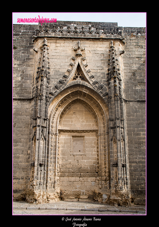 Portada principal de la Iglesia Parroquial de San Mateo