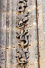 Decoración vegetal en el arco de la portada principal de la Iglesia Parroquial de San Mateo