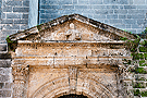 Frontón de la portada del evangelio de la Iglesia de San Juan de los Caballeros