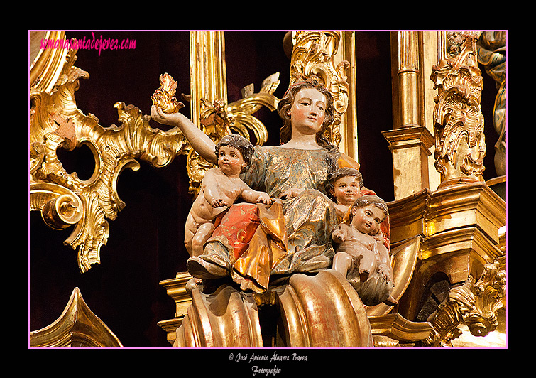 La Caridad en el ático del retablo del Sagrario (Iglesia de San Miguel)