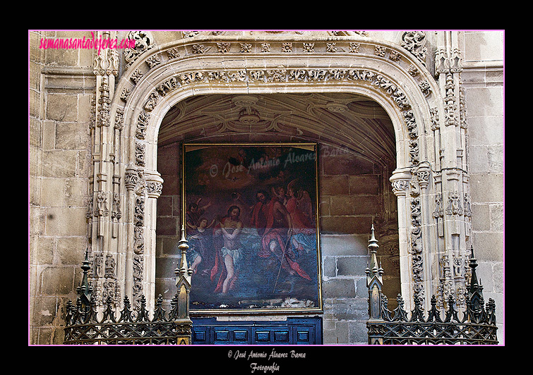Arco campanel de entrada a la Capilla Bautismal (Iglesia de San Miguel)