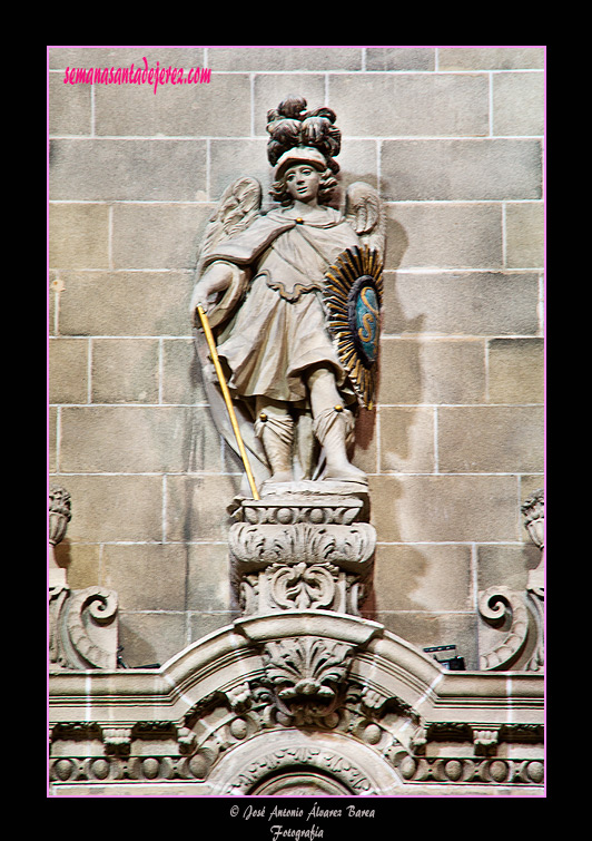 El Arcángel San Miguel (Portada interior de la Capilla del Sagrario - Iglesia de San Miguel)