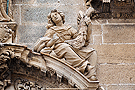 Virtud eucarística del pan (Portada exterior de la Capilla del Sagrario de la Iglesia Parroquial de San Miguel)