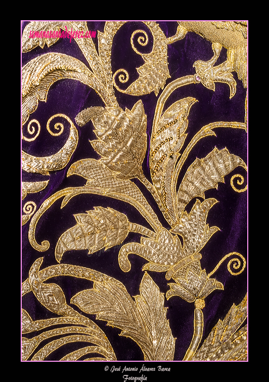 Detalle de los bordados del túnico de Nuestro Padre Jesús Nazareno