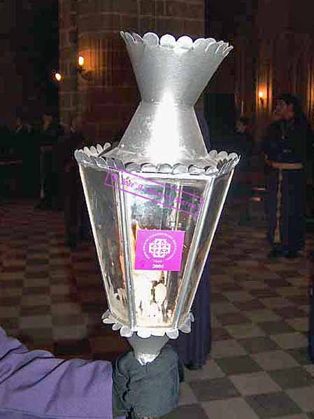 Farol de una hermana de la Hermandad del Nazareno 