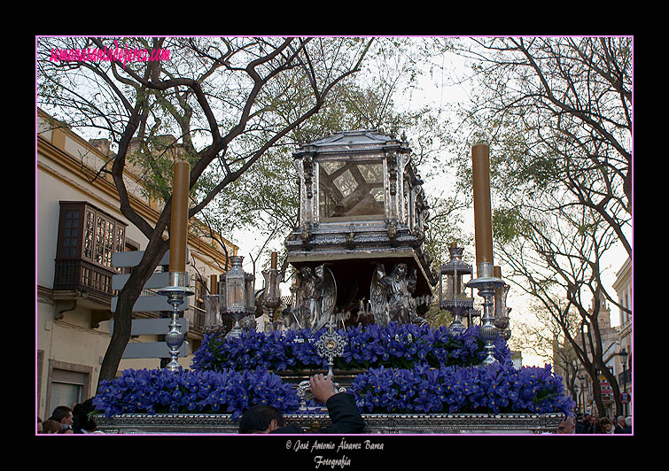 Paso de la Urna del Santo Entierro de Nuestro Señor