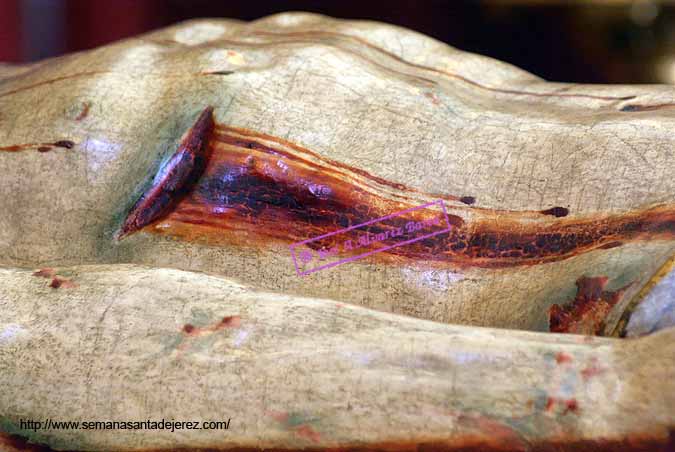 Detalle de la herida del costado del Señor del Santo Entierro