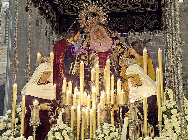 Paso de palio del duelo de Nuestra Señora de la Piedad