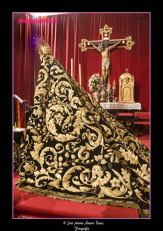 Manto de salida de Nuestra Señora de la Piedad