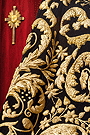 Detalle de los bordados del manto de salida de Nuestra Señora de la Piedad