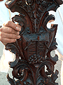 Detalle del tallado de la Cruz de Guía de la Hermandad de la Clemencia