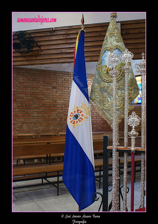 Banderin del Cuerpo de Bomberos de Jerez, Hermano Honorario de la Hermandad de la Paz de Fátima