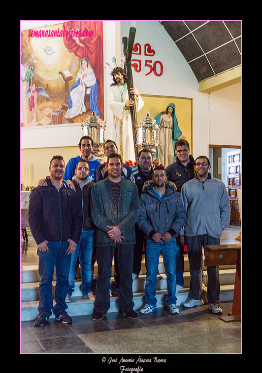 Un grupo de hermanos de la Hermandad de Nuestro Padre Jesús de la Salud