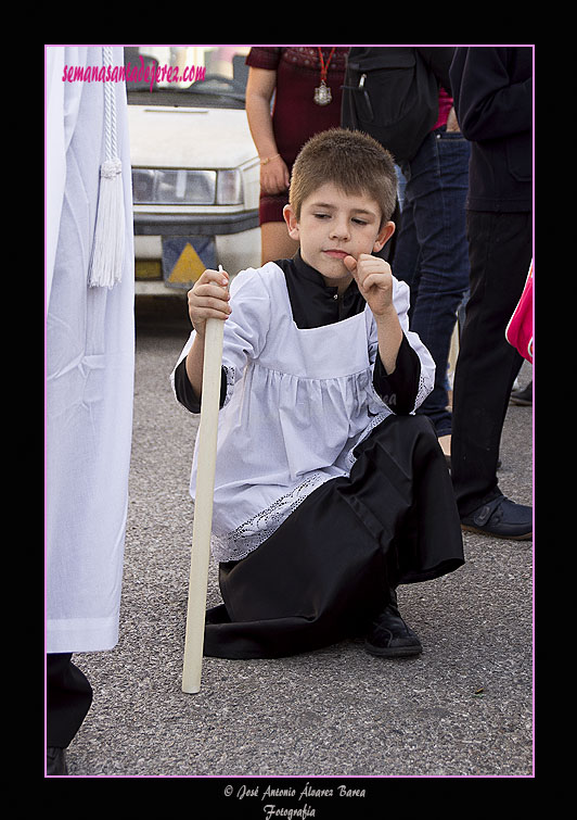 Pequeño acólito de la Agrupación Parroquial de Nuestro Padre Jesús de la Salud