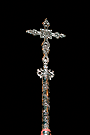 Cruz que remata el asta del Estandarte de la Agrupación Parroquial de la Aparición de Jesús Resucitado a María Magdalena