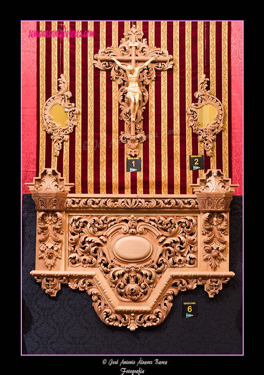 Algunas piezas del futuro paso de Misterio de la Sagrada Mortaja en la Exposición "Paleta de Colores" 2012