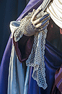 Pañuelo en la mano de Nuestra Señora Reina de los Ángeles