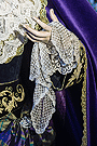 Pañuelo en la mano de Nuestra Señora Reina de los Ángeles