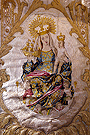 Detalle de los bordados de la saya de Nuestra Señora Reina de los Ángeles
