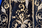 Detalle de los bordados de la saya de Nuestra Señora Reina de los Ángeles