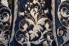 Detalle de los bordados de la saya de Nuestra Señora Reina de los Ángeles