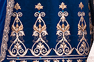 Detalle de los bordados de la saya de Nuestra Señora Reina de los Ángeles