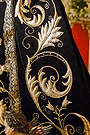 Detalle de los bordados del manto de Nuestra Señora Reina de los Ángeles