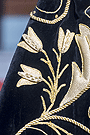 Detalle de los bordados del manto de Nuestra Señora Reina de los Ángeles