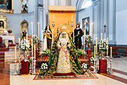 Besamanos de María Santísima de la Esperanza Macarena (Iglesia de la Santísima Trinidad - Málaga). 18 de diciembre de 2013