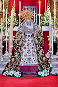 Besapiés del Santísimo Cristo Yacente (María Santísima de las Angustias) (Iglesia de Nuestra Señora del Carmen - Sanlúcar de Barrameda (Cádiz) - 2 de noviembre de 2014