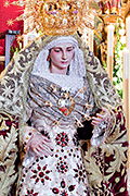 Besapiés del Santísimo Cristo Yacente (María Santísima de las Angustias) (Iglesia de Nuestra Señora del Carmen - Sanlúcar de Barrameda (Cádiz) - 2 de noviembre de 2014