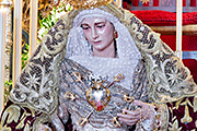 Besapiés del Santísimo Cristo Yacente (María Santísima de las Angustias) (Iglesia de Nuestra Señora del Carmen - Sanlúcar de Barrameda (Cádiz) - 2 de noviembre de 2014