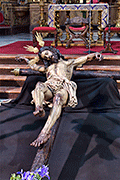 Besapiés del Santísimo Cristo de Descendimiento (Iglesia de San Lorenzo) (Cádiz). 4 de abril de 2014