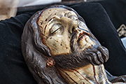 Besapiés del Santísimo Cristo Yacente (Iglesia Mayor Prioral) (El Puerto de Santa María (Cádiz). 2 de noviembre de 2013