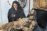 Besapiés del Santísimo Cristo Yacente (Iglesia Mayor Prioral) (El Puerto de Santa María (Cádiz). 2 de noviembre de 2013