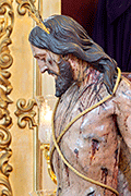 Besapiés del Santísimo Cristo de la Flagelación (Iglesia de San Joaquin) (El Puerto de Santa María (Cádiz). 9 de marzo de 2014.