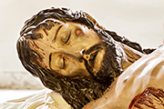 Besapiés del Santísimo Cristo Yacente (Iglesia Mayor Prioral) (El Puerto de Santa María (Cádiz). 2 de noviembre de 2013