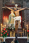 Besapiés del Santísimo Cristo Yacente (Iglesia Mayor Prioral) (El Puerto de Santa María (Cádiz). 2 de noviembre de 2013