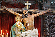Besapiés del Santísimo Cristo Yacente (Iglesia Mayor Prioral) (El Puerto de Santa María (Cádiz). 2 de noviembre de 2013