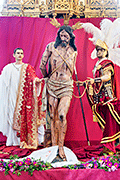 Besapiés del Santísimo Cristo Yacente (Iglesia Mayor Prioral) (El Puerto de Santa María (Cádiz). 2 de noviembre de 2013